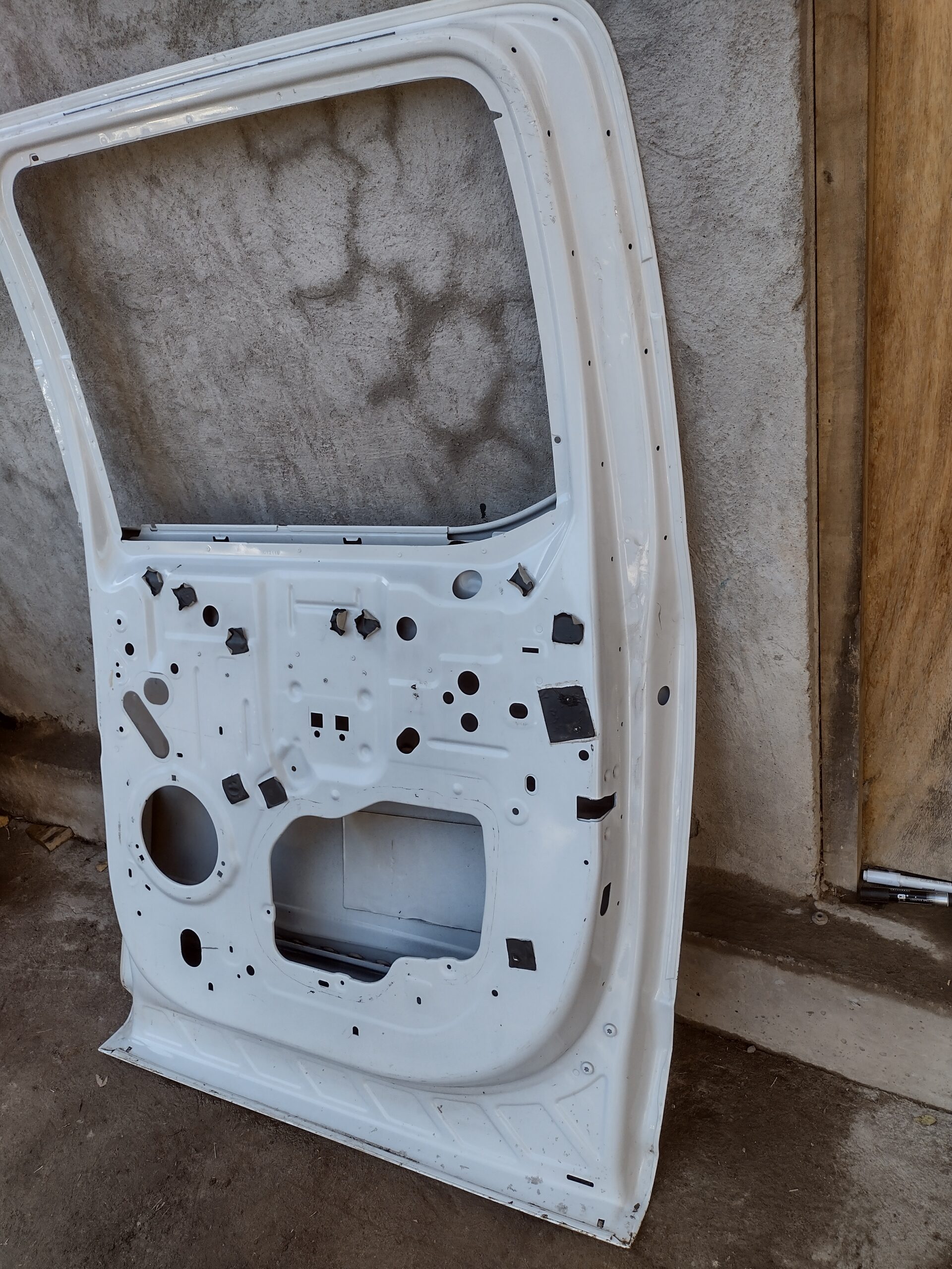 Puerta trasera derecha ford f150 2017 – 2020 – Desarmaduria kike