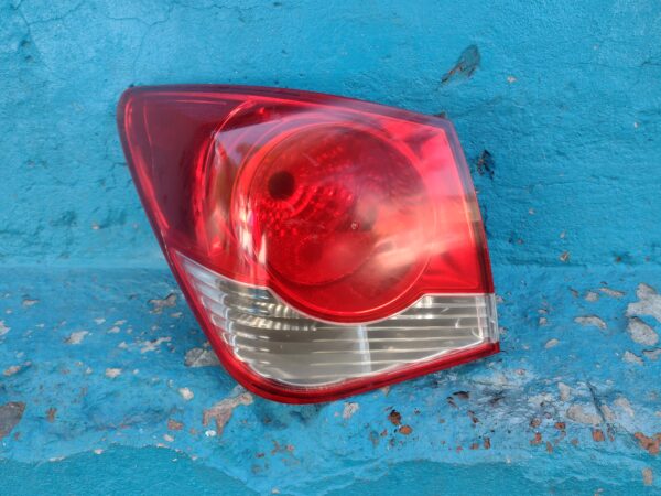 Foco trasero izquierdo Chevrolet Cruze 2011 - 2015