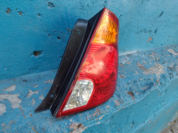 Foco trasero derecho Hyundai accent prime 2003 - 2005 - Imagen 3