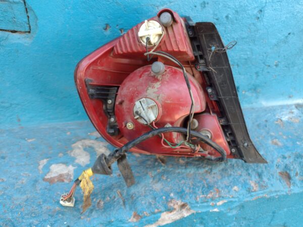 Foco trasero derecho Hyundai accent prime 2003 - 2005 - Imagen 6