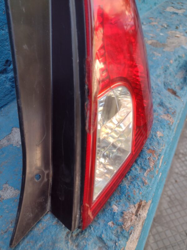 Foco trasero derecho Hyundai accent prime 2003 - 2005 - Imagen 4