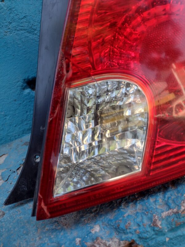 Foco trasero derecho Hyundai accent prime 2003 - 2005 - Imagen 5