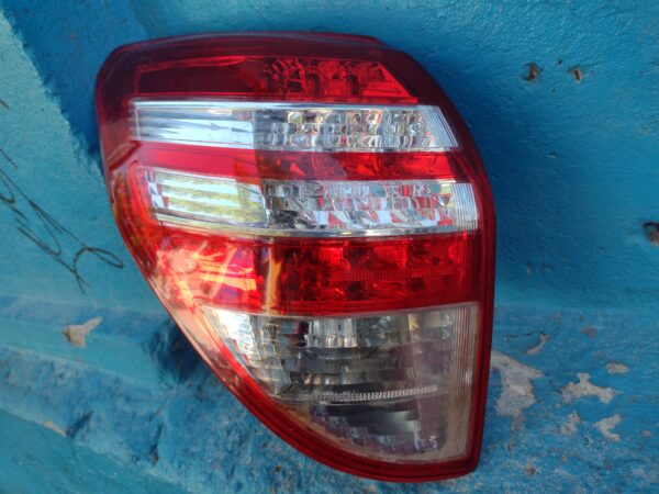 Foco trasero izquierdo Toyota RAV4 2009 - 2012 - Imagen 2