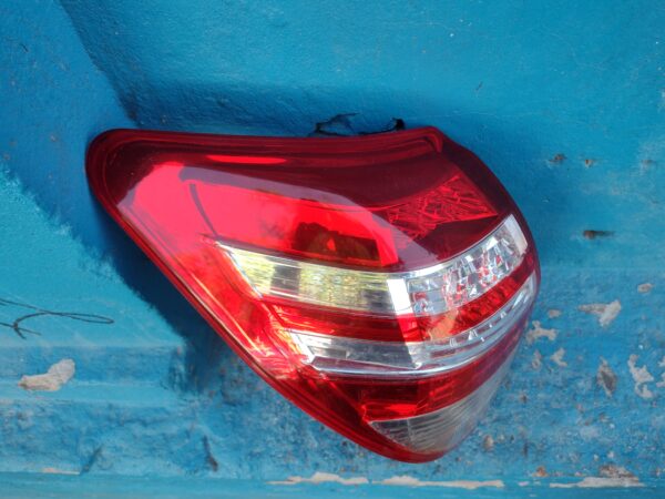 Foco trasero izquierdo Toyota RAV4 2009 - 2012 - Imagen 3