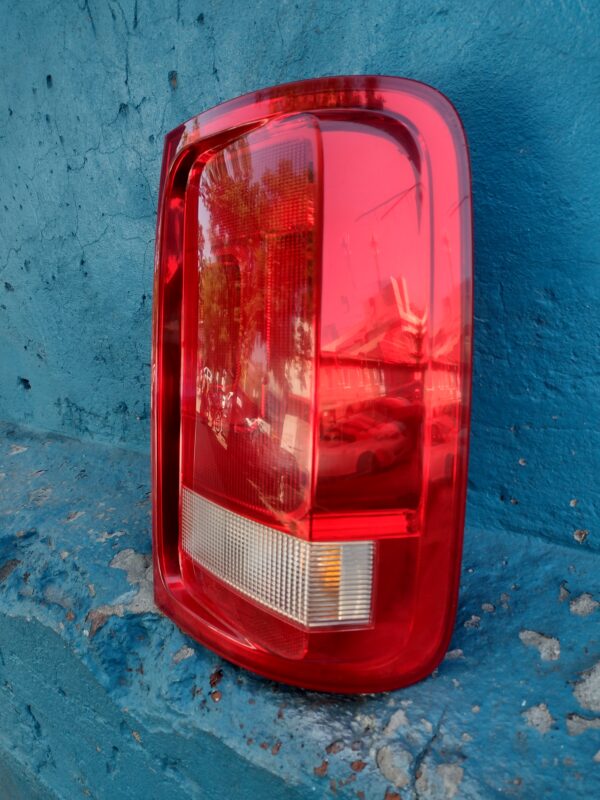 Foco trasero derecho Volkswagen Amarok 2011 - 2016 - Imagen 3