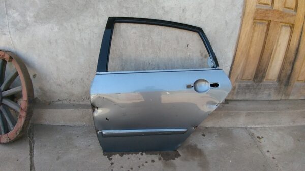 Puerta trasera izquierda samsung sm5 2009 - 2012