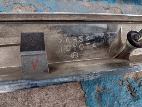 Moldura de maleta Toyota Yaris 2007 - 2013 - Imagen 5