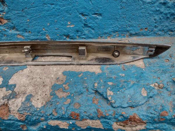 Moldura de maleta Toyota Yaris 2007 - 2013 - Imagen 7