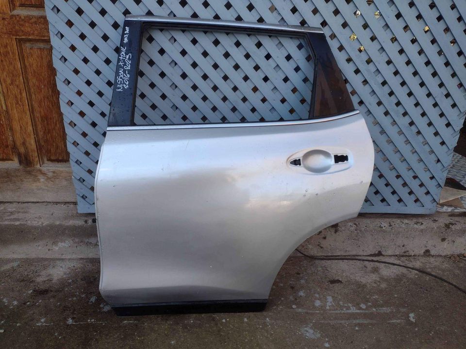 Puerta trasera izquierda Nissan X-Trail 2016 - 2023