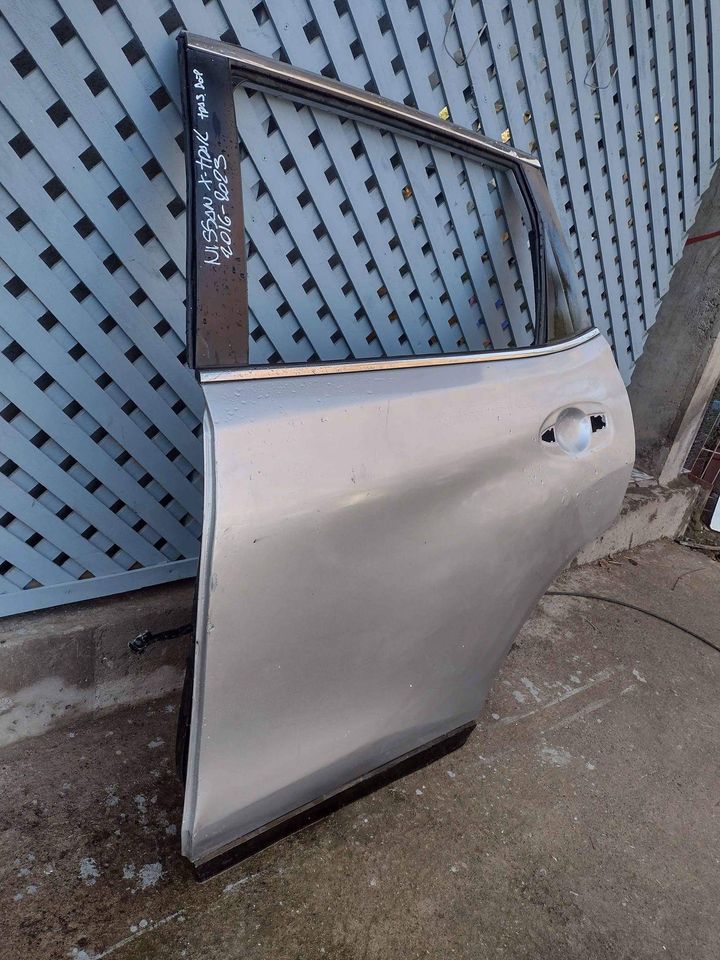 Puerta trasera izquierda Nissan X-Trail 2016 - 2023 - Imagen 3