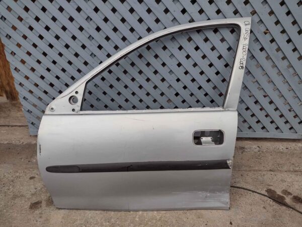 Puerta delantera izquierda Chevrolet Corsa 2000 - 2008