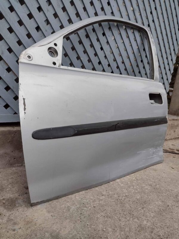 Puerta delantera izquierda Chevrolet Corsa 2000 - 2008 - Imagen 4