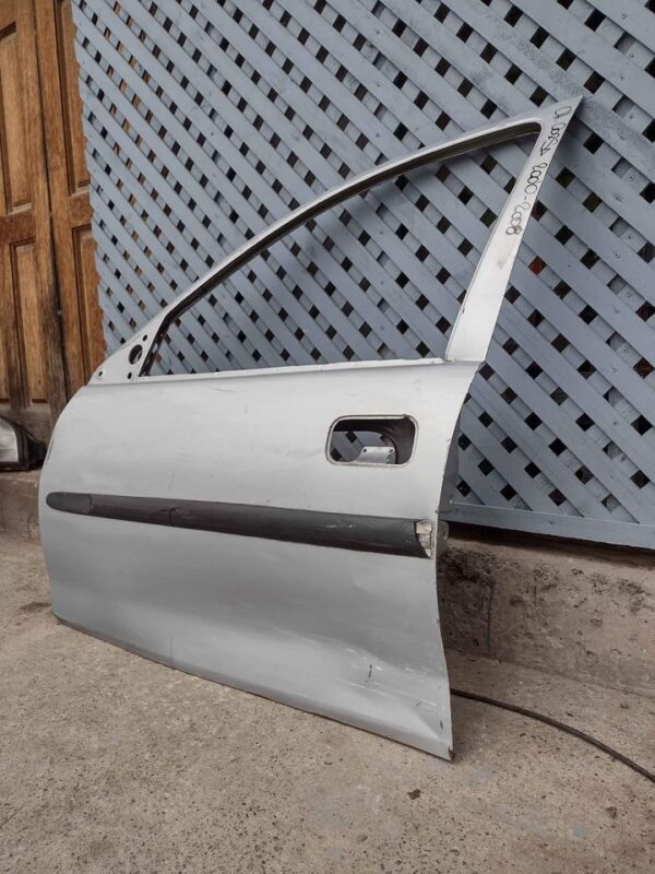 Puerta delantera izquierda Chevrolet Corsa 2000 - 2008 - Imagen 2
