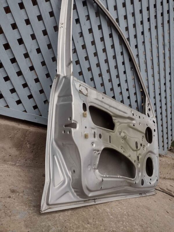 Puerta delantera izquierda Chevrolet Corsa 2000 - 2008 - Imagen 9