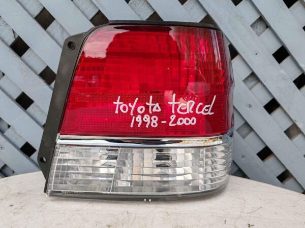 Foco trasero derecho Toyota Tercel 1998 - 2001