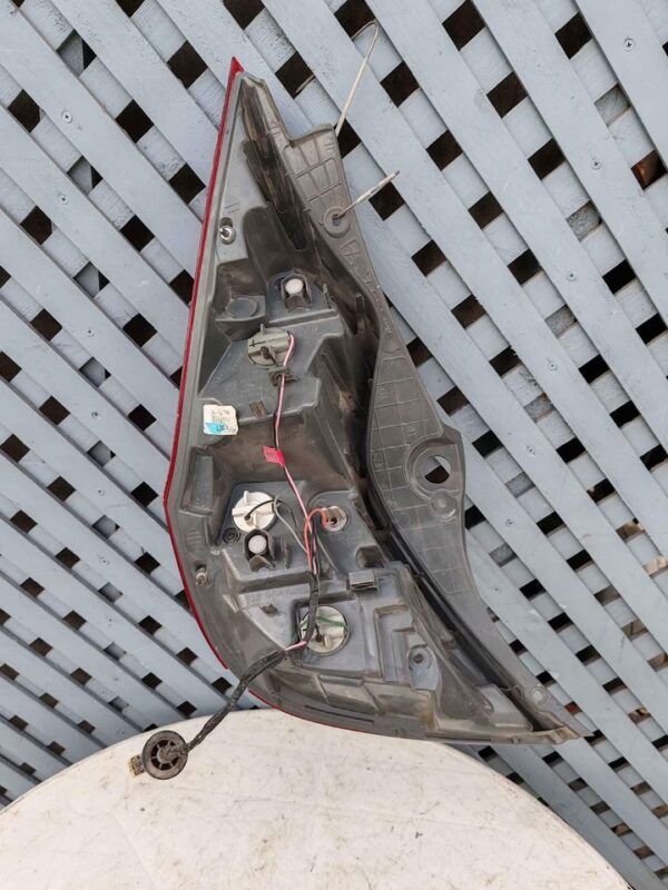 Foco trasero derecho hyundai accent Rb HB 2011 - 2019 - Imagen 7