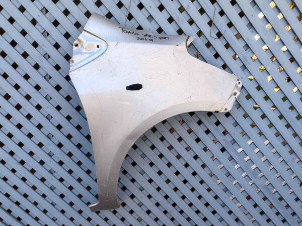 Tapabarro derecho toyota Yaris Sport 2006 - 2009
