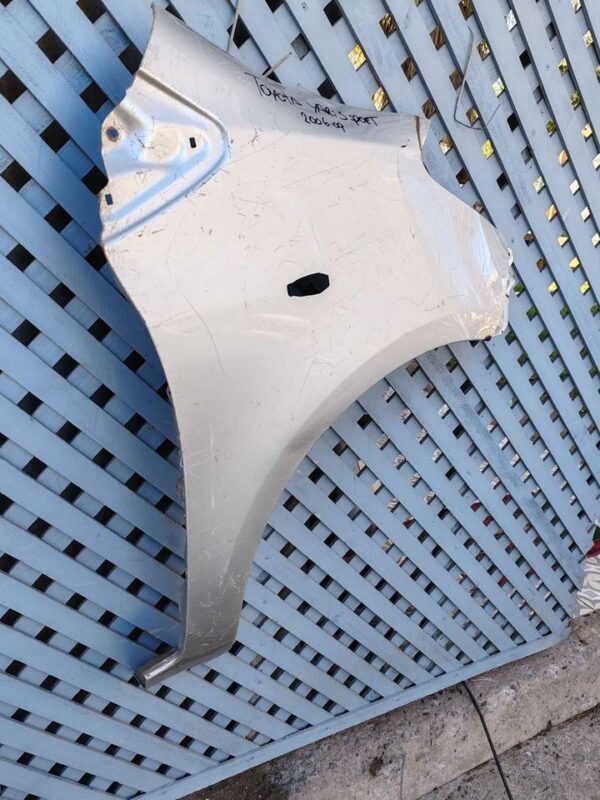 Tapabarro derecho toyota Yaris Sport 2006 - 2009 - Imagen 4