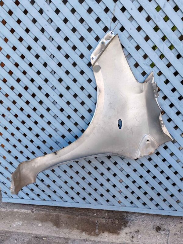Tapabarro derecho toyota Yaris Sport 2006 - 2009 - Imagen 6