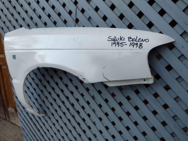 Tapabarro derecho Suzuki Baleno 1995 - 1998 - Imagen 2