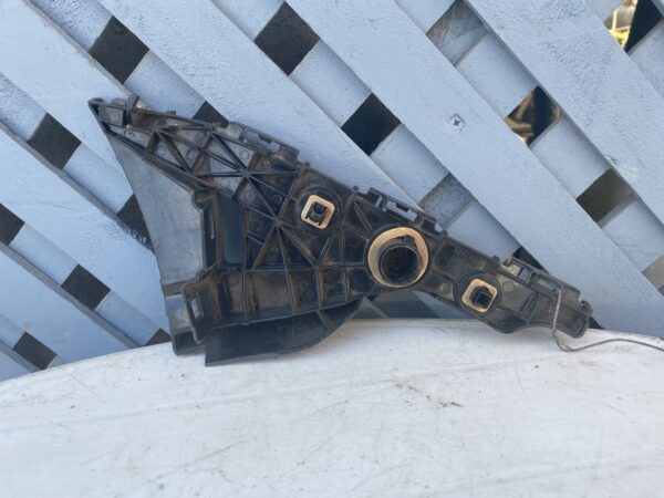 Mensula trasera derecha Toyota Yaris Sedan 2006 - 2013 - Imagen 2