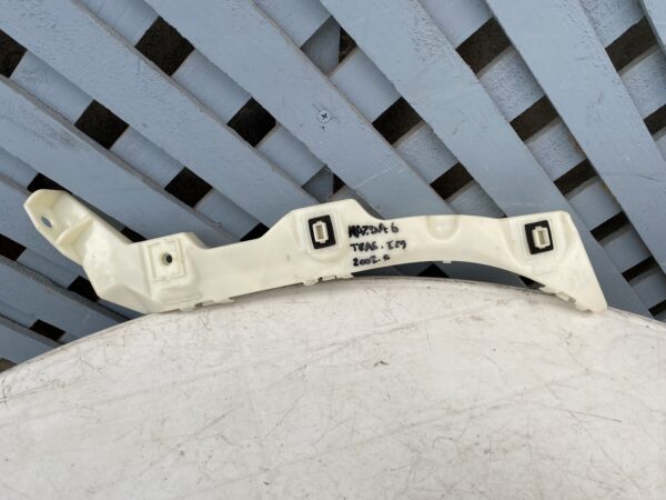Mensula trasera izquierda Mazda 6 2002 - 2005