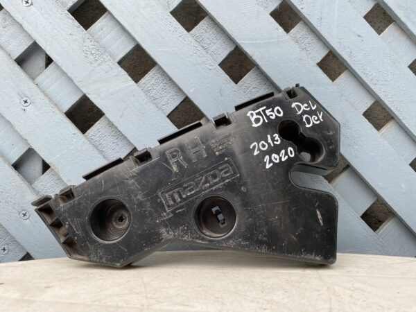 Mensula delantera derecha Mazda BT50 2013 - 2020