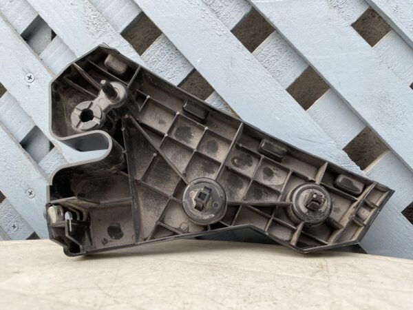 Mensula delantera derecha Mazda BT50 2013 - 2020 - Imagen 2