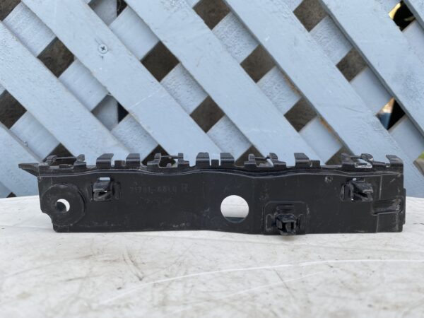 Mensula delantera derecha Suzuki Alto K10 2010 - 2015