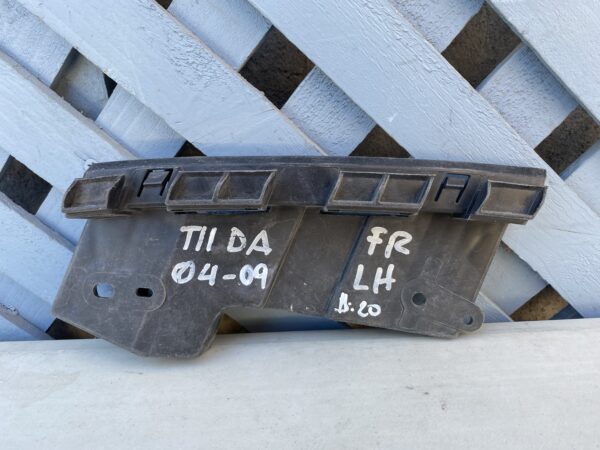 Mensula bajo óptico izquierdo Nissan Tiida 2004 - 2009