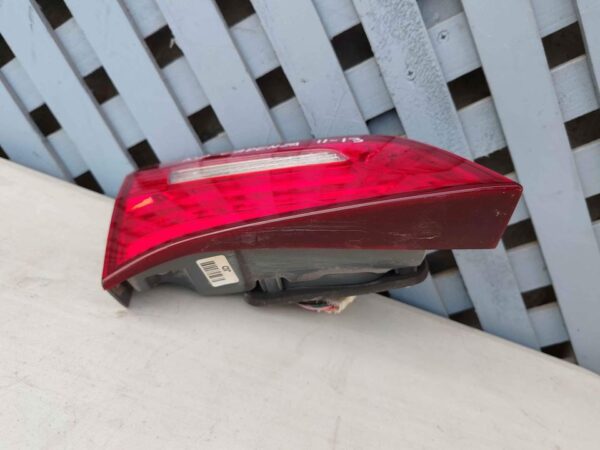 Foco trasero izquierdo de portalón Kia Cadenza 2011 - 2013 - Imagen 5