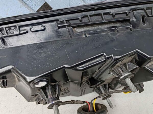 Foco trasero izquierdo de portalón MG ZX 2021 - 2023 - Imagen 4