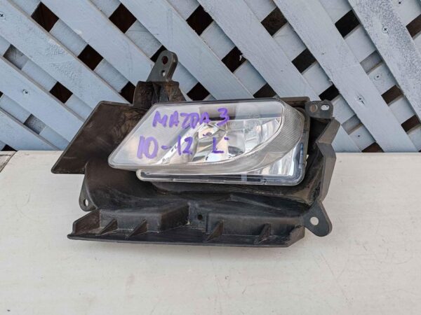 Neblinero izquierdo Mazda 3 2010 - 2012