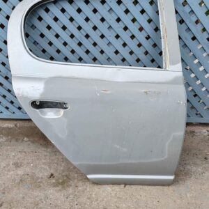 Puerta trasera derecha Toyota Yaris sedan 2000 - 2005