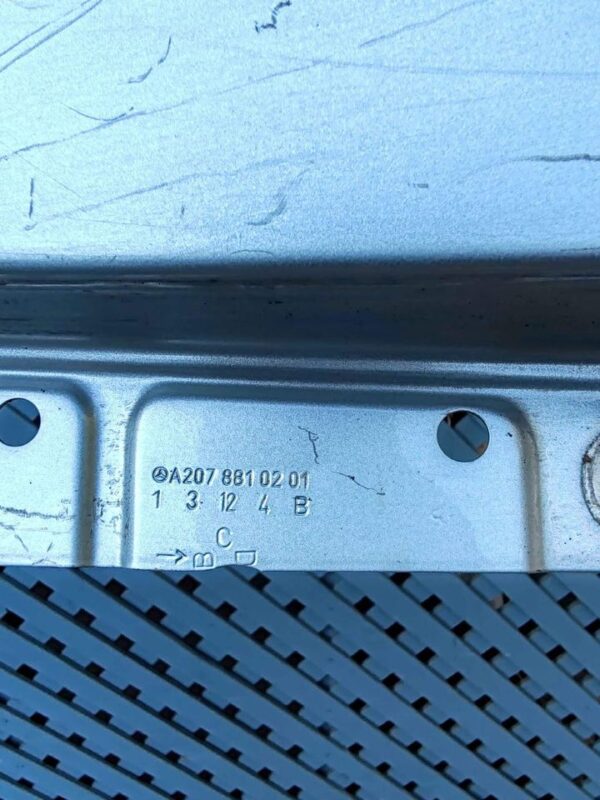 Tapabarro derecho Mercedes Benz e200 coupe 2013 - 2017 - Imagen 6
