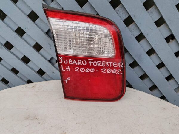 Foco trasero izquierdo de portalón Subaru Forester 2000 - 2002