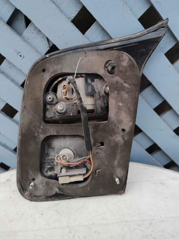 Foco trasero izquierdo de portalón Subaru Forester 2000 - 2002 - Imagen 4
