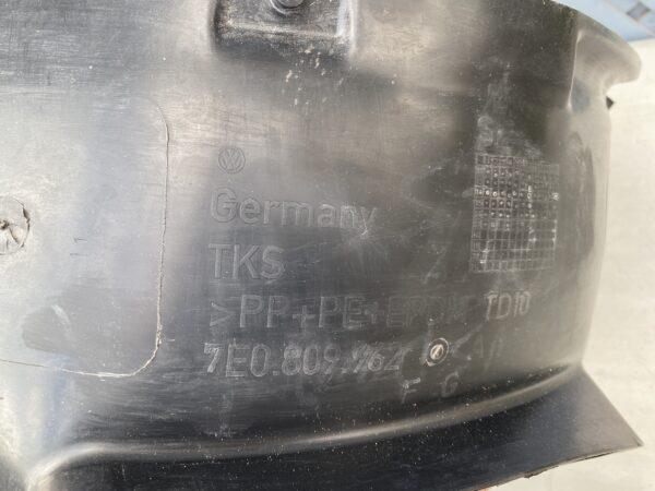 Guardafango trasero derecho Volkswagen Transporter 2009 - 2015 - Imagen 4