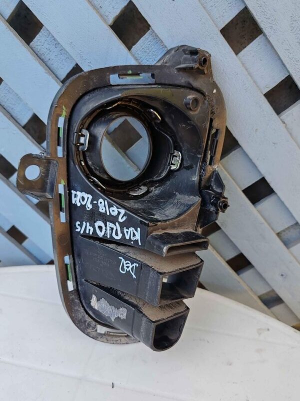 Tapa de neblinero derecho Kia Rio 4 y 5 2018 - 2022 - Imagen 5