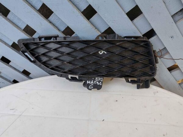 Tapa de neblinero derecho Mazda 3 2003 - 2006