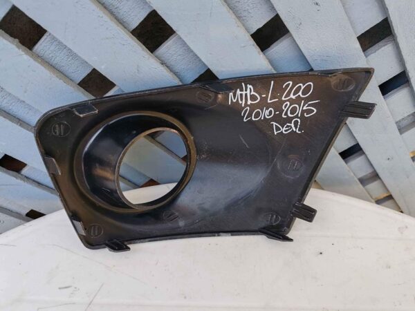 Tapa de neblinero derecho Mitsubishi L200 2010 - 2015 - Imagen 2