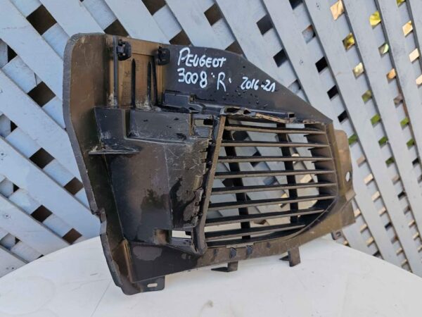 Tapa de neblinero derecho Peugeot 3008 2016 - 2021 - Imagen 2