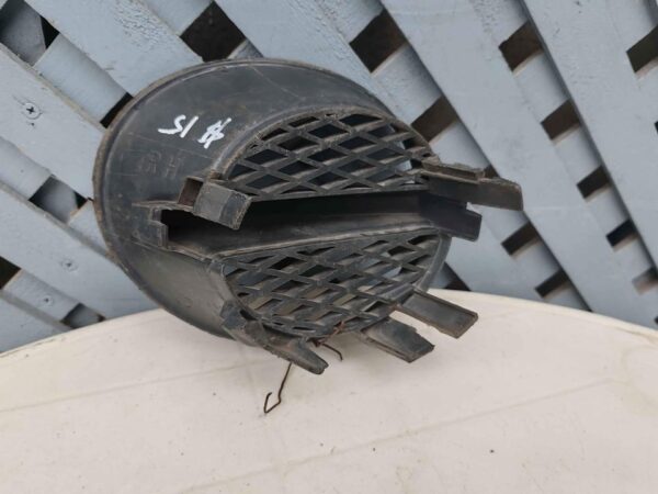 Tapa de neblinero derecho Subaru Forester 2003 - Imagen 2