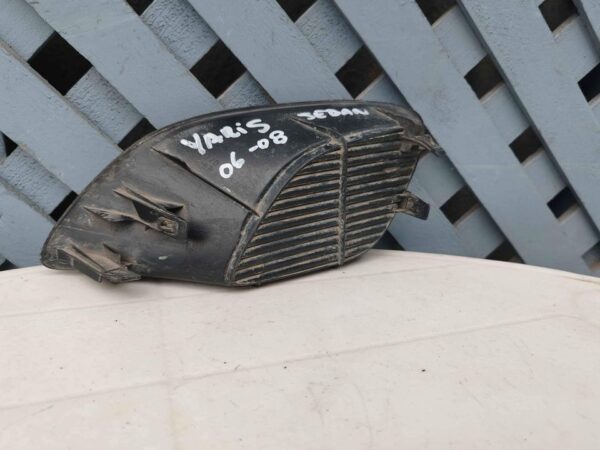 Tapa de neblinero derecho Toyota Yaris 2007 - 2012 - Imagen 2