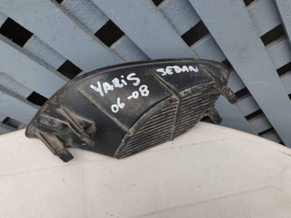 Tapa de neblinero derecho Toyota Yaris 2007 - 2012 - Imagen 3