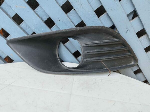 Tapa de neblinero izquierdo Ford Focus 2009 - 2011