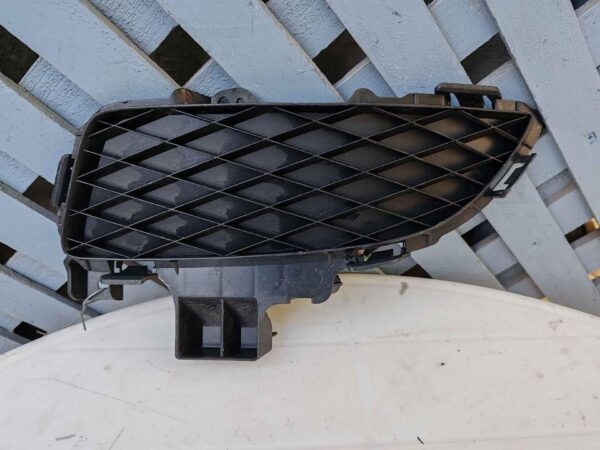 Tapa de neblinero izquierdo Mazda 3 2003 - 2006
