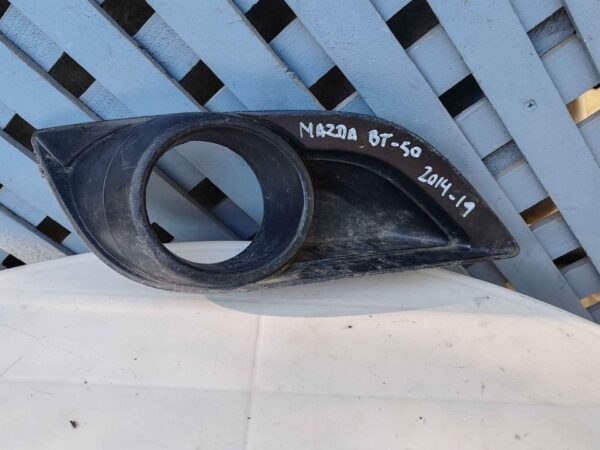 Tapa de neblinero izquierdo Mazda BT50 2014 - 2019