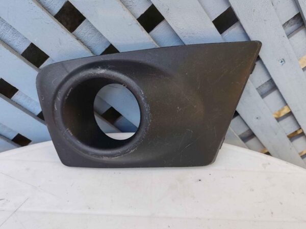 Tapa de neblinero izquierdo Mitsubishi L200 2010 - 2015