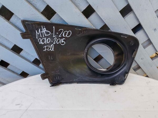 Tapa de neblinero izquierdo Mitsubishi L200 2010 - 2015 - Imagen 2